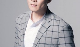 娱乐圈吃瓜男导演,揭秘吃瓜男导演背后的故事